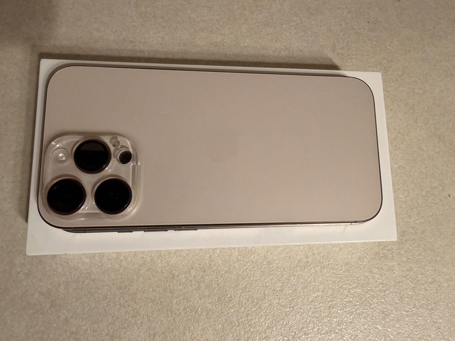 iPhone 16 Pro Max 256GB Desert Titanium с гаранция и застраховка