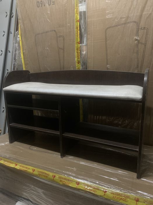 Напольная полка с сиденьем для прихожей