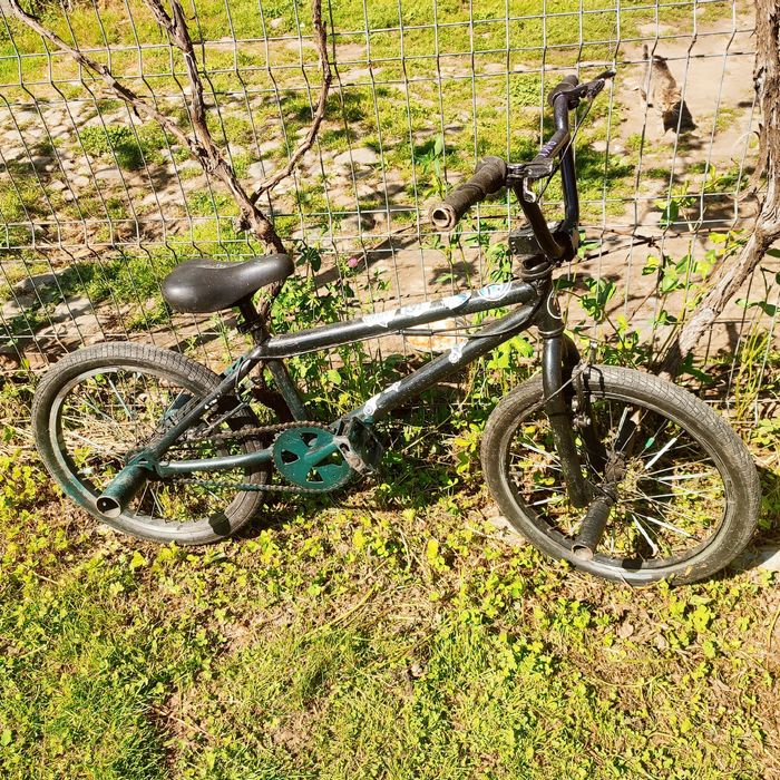 Bmx de scheme . Este de stradă