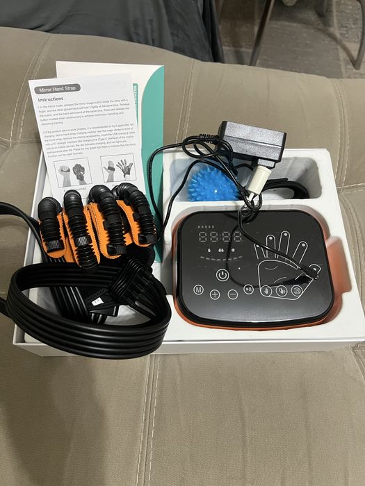 Робот перчатка реабелитационный новый