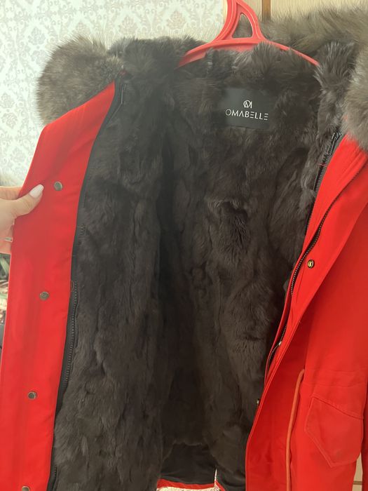 Продам парку Omabel красного цвета