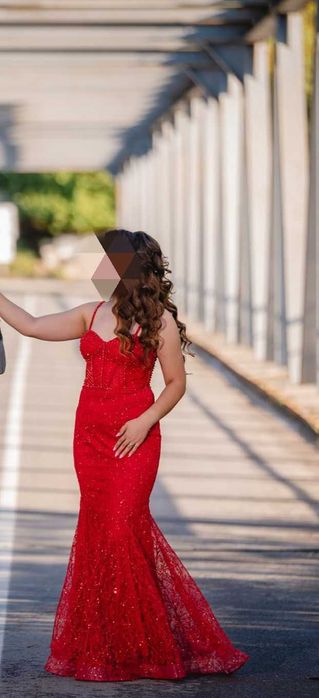 Червена официална рокля