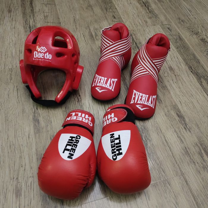 Футы и перчатки шлем для тэквондо