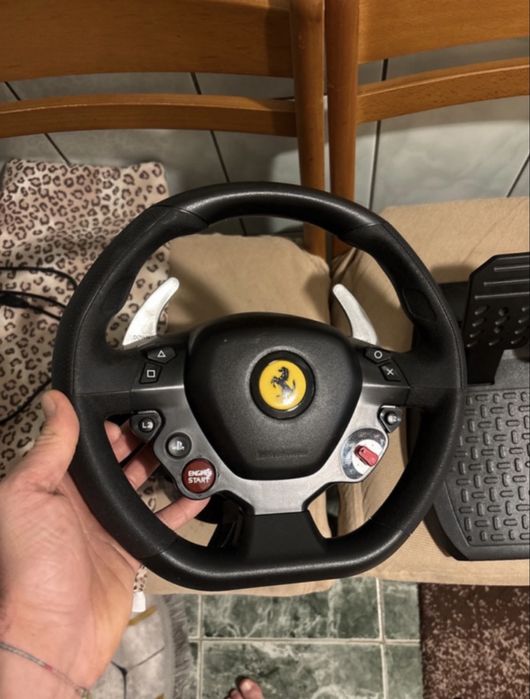 Volan Thrustmaster in stare perfecta