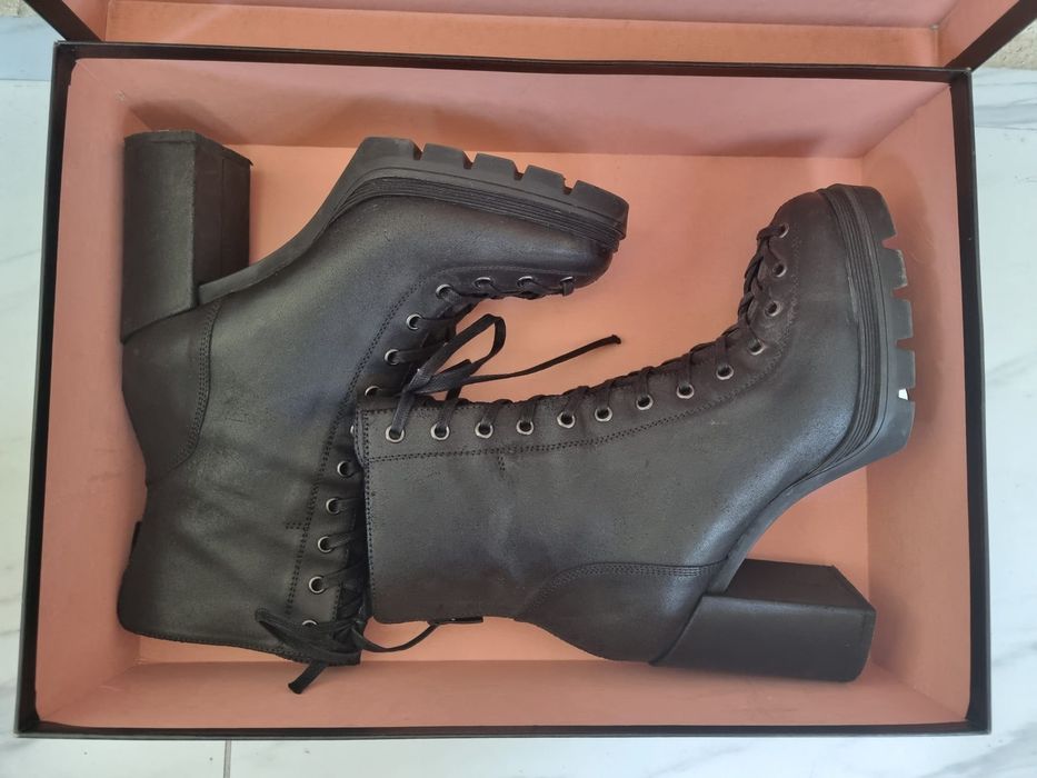 De vanzare botine Musette din piele intoarsa