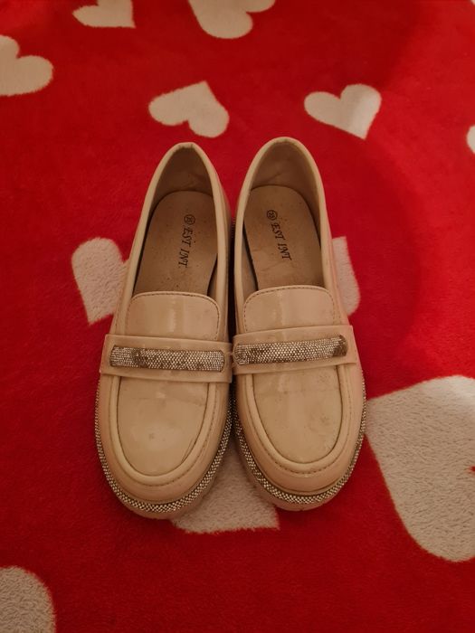 Vand schimb pantofi nr 37