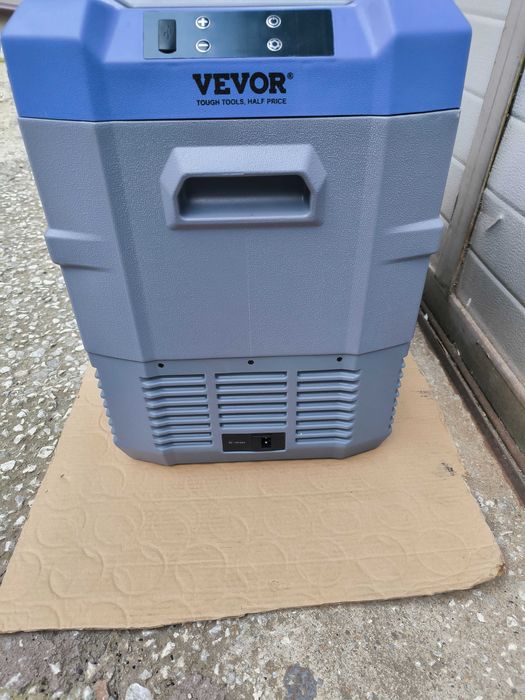 ДВУЗОНОВ !!! Компресорен Хладилник-фризер 12-24-220v 40л.