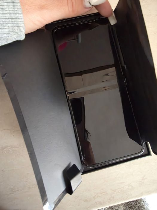 Samsung Galaxy Z Flip5  с 8GB RAM и 512GB 


Този проду