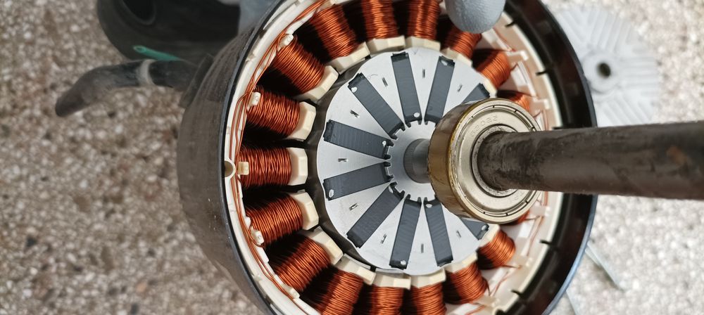 Motoare DC fara perii pt eoliana)generator