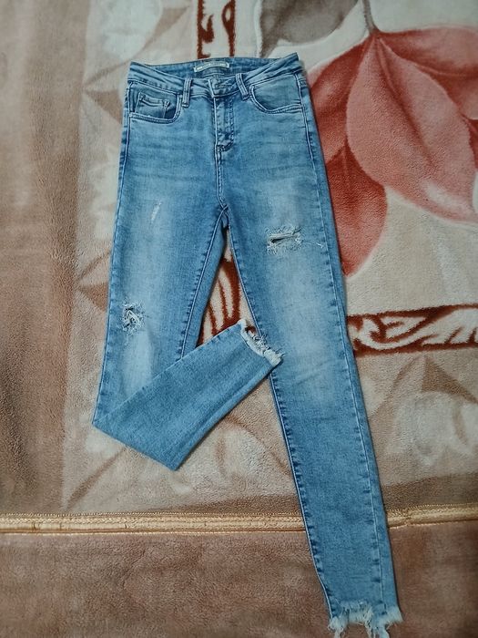 Blugi cu talie înaltă