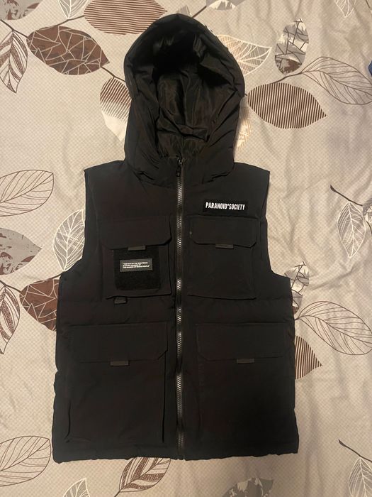 Vestă made by paranoid