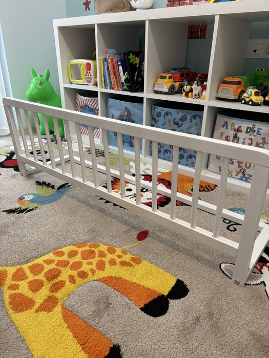 Дървена преграда за легло