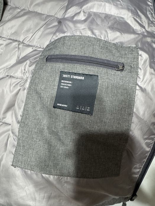 Серая куртка just с капюшоном L