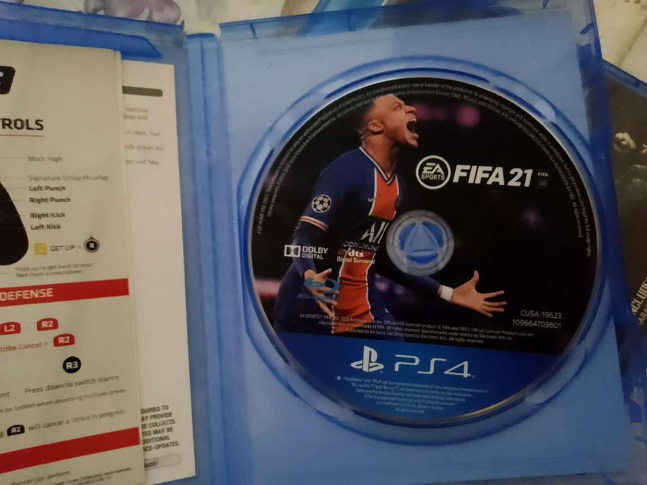 Vând jocuri ps4 foarte puțin folosite