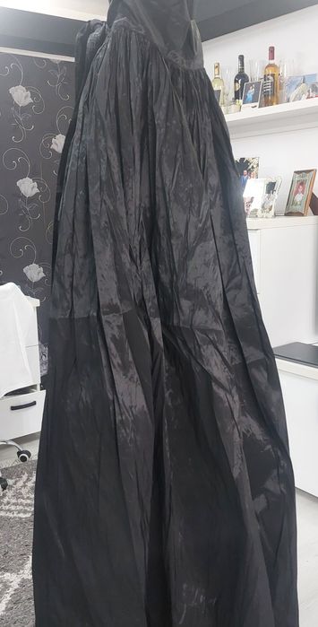 Rochie neagră cu trena S