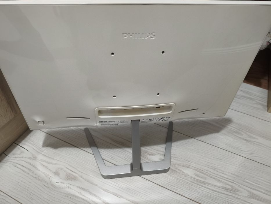 Монитор Philips 1080 60