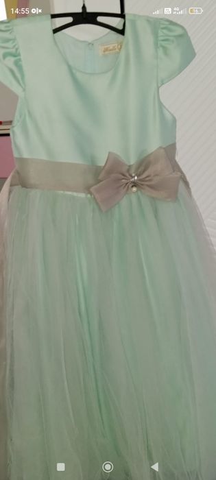 Продам платье для девочки 5-8 лет