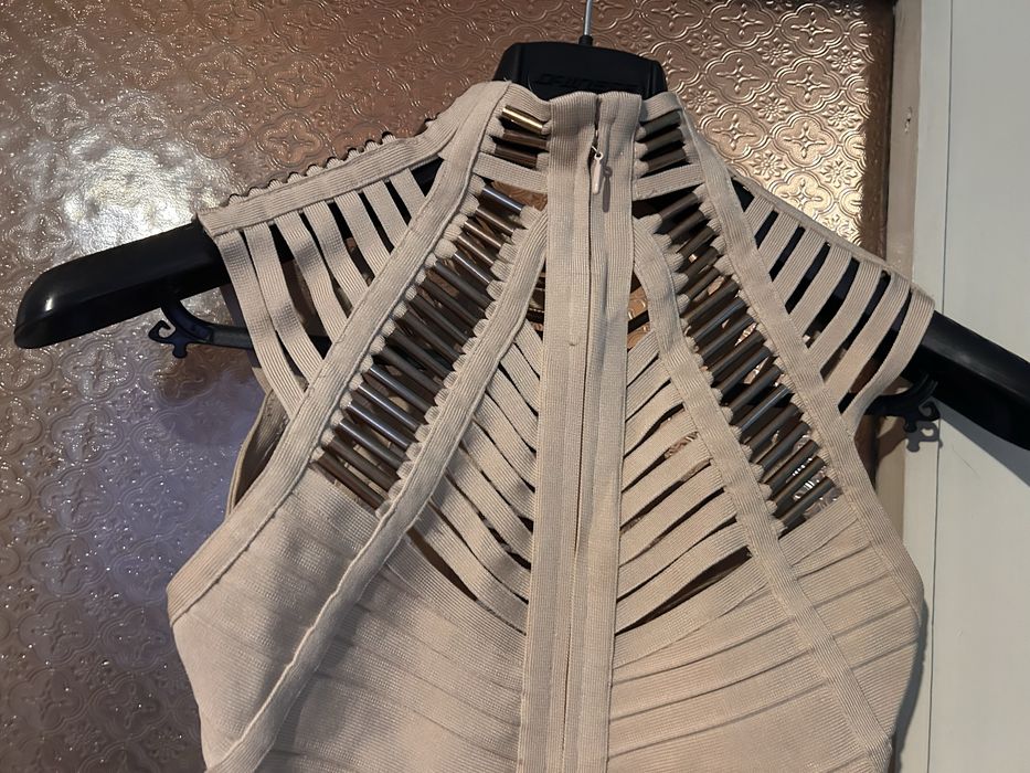 Официална рокля