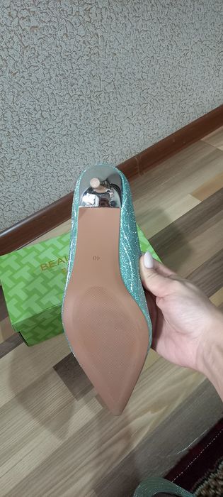 Продаю женские туфли