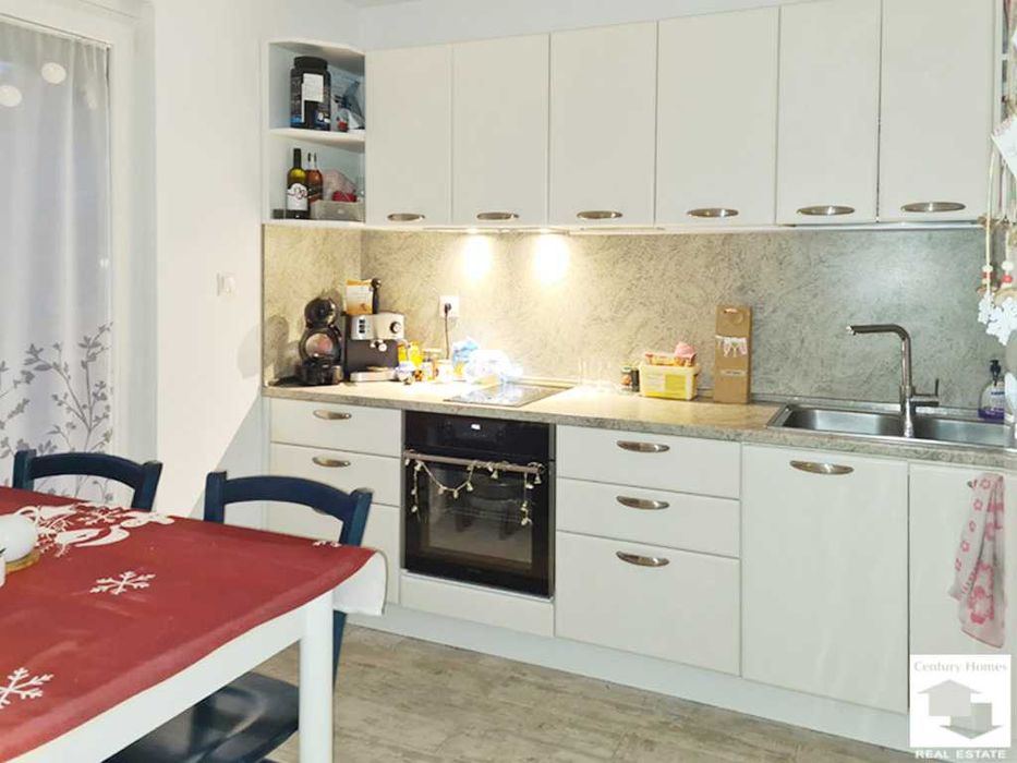 105578 Двуетажна къща, след основен ремонт, център  Велико Търново