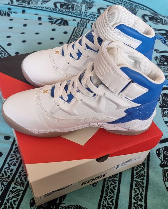 Adidași înalți pentru băieți