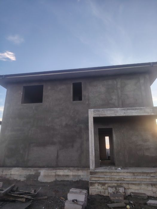 Construim case la rosu, cheie, amenajări interioare