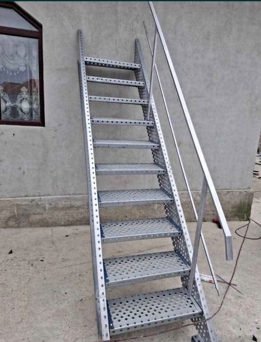 Vând scari zincate exterioare și interioare galvanizate cel mai bun pr