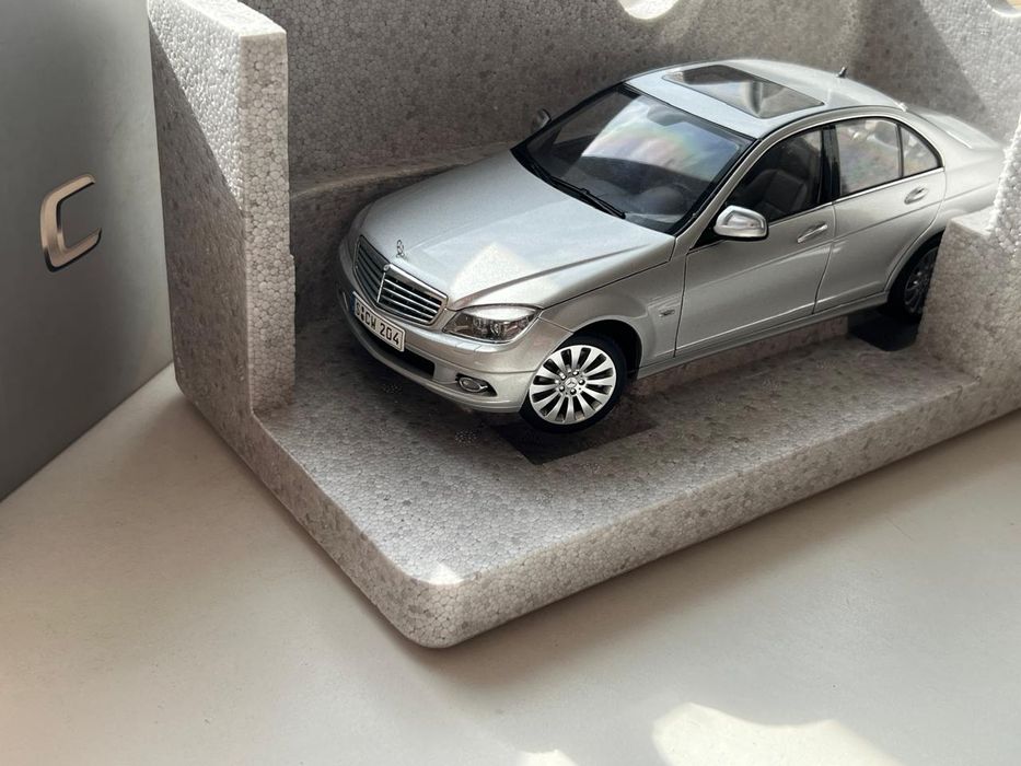 1:18 Mercedes-Benz C-Class (W204) silver.