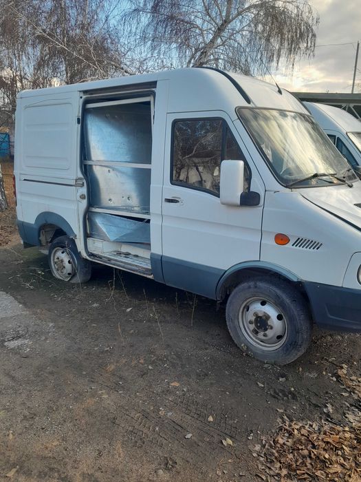 Ивеко Цельнометаллический фургон