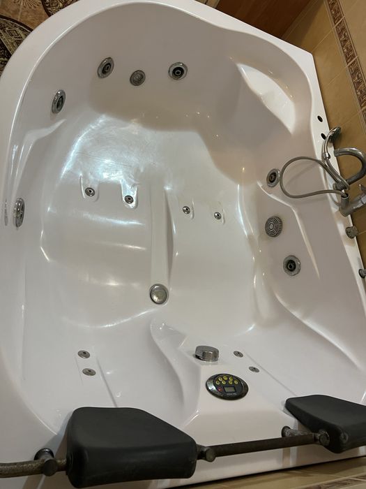 Продам ванну джакузи