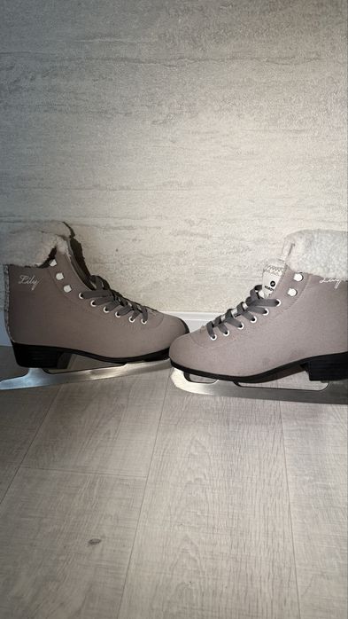 коньки женские.