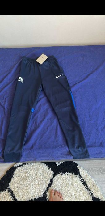 Pantaloni Nike 11-12 ani