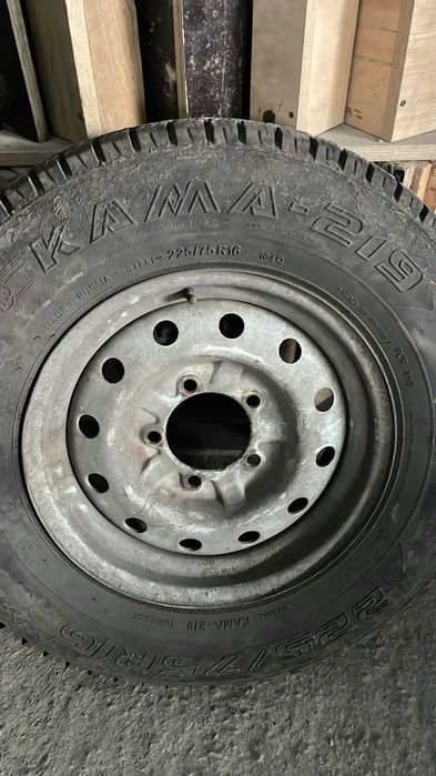 Продам комплект зимних шин