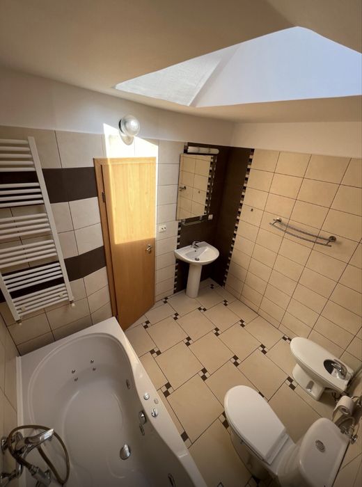 Inchiriez casa Bunloc