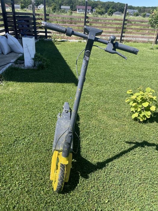 Trotineta electrica navee s40 viteza maxima 32km/h autonomie de 40km