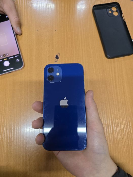 Iphone 12 в хорошем состаяние