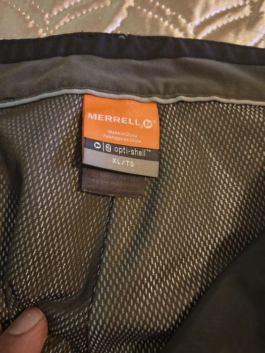 Продавам туристически панталон  MERRELL