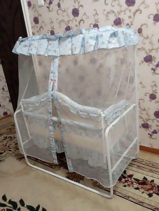 Bolalar uchun belanchak 2 yoshgacha. Holatini juda yaxshi a'lo.