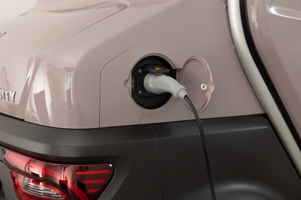 Cvatriciclu electric masinuta electrica kuba city cu 3 locuri