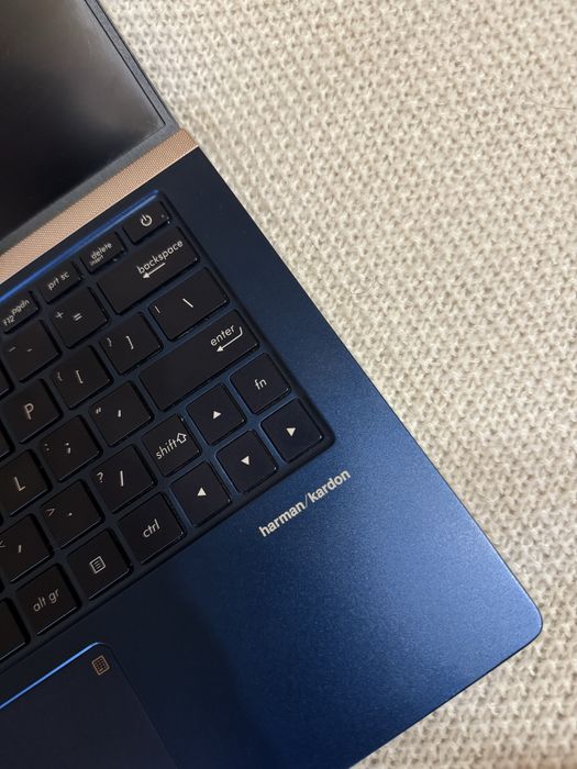 ASUS Zenbook UX333FN Cel mai mic laptop de 13 inch din lume