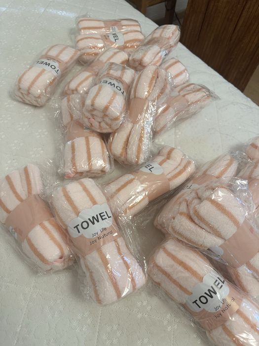 Продам полотенца 72шт