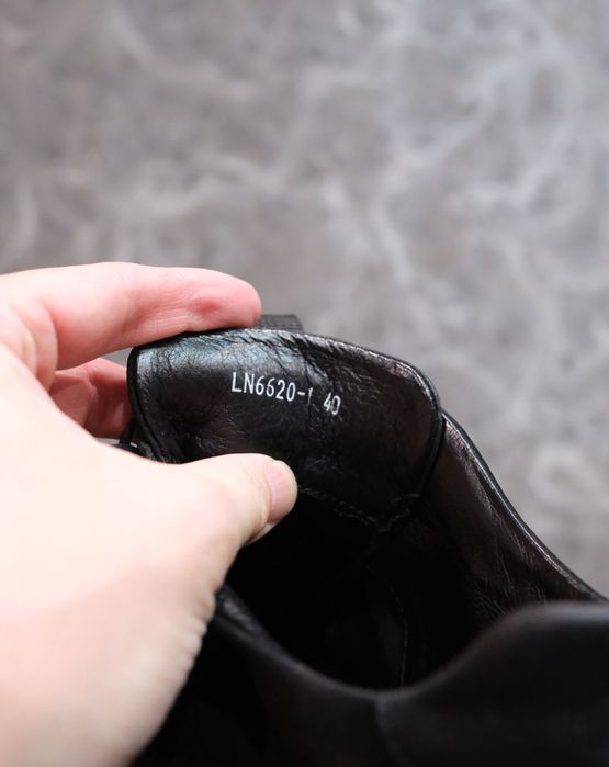 Кроссовки черные размер 40