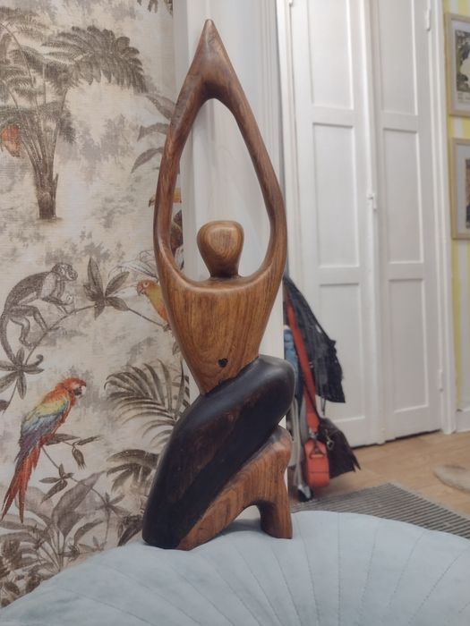 Statueta stil modernist