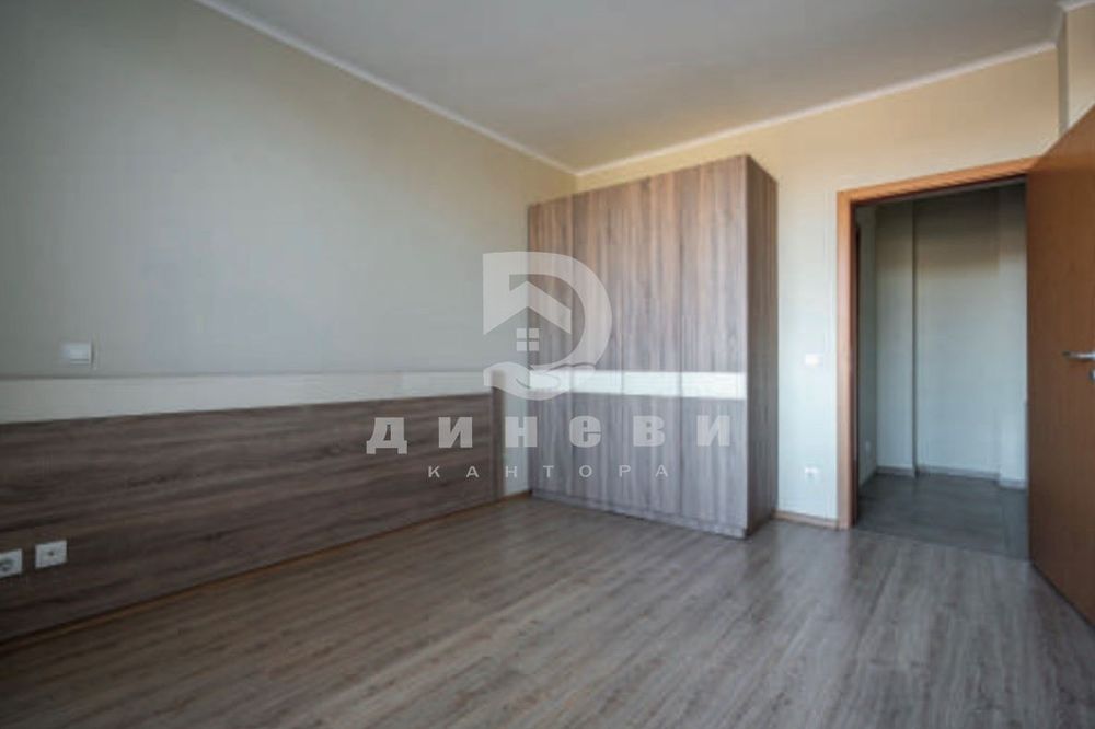 Полуобзаведен апартамент в Кършияка