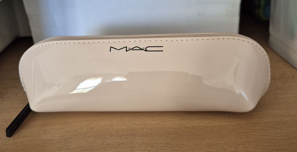 MAC COSMETICS несесер за грим