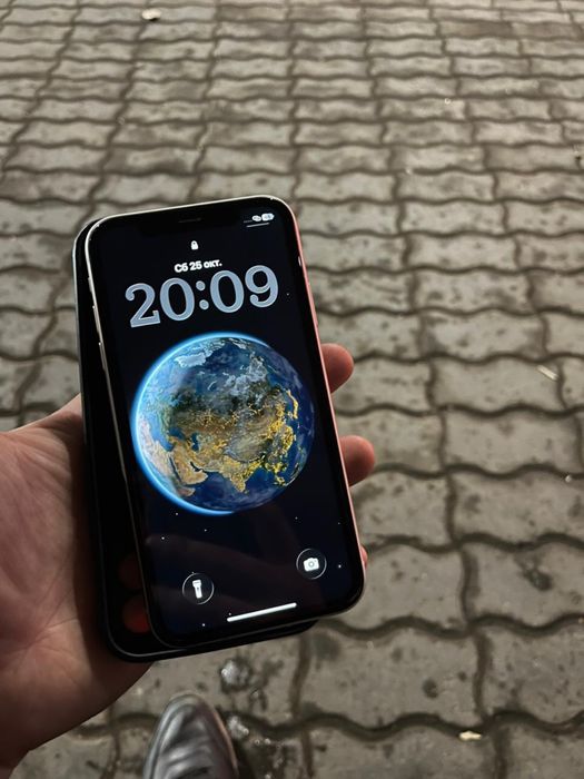 Продам айфон 11