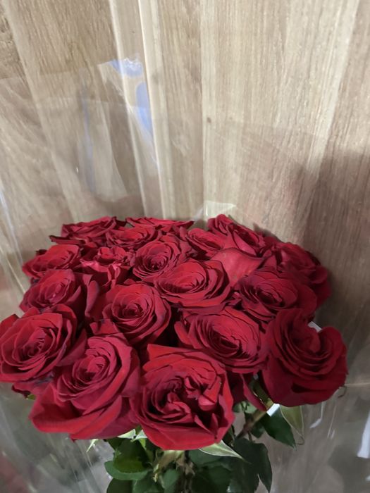 Цветы! Букеты! Розы красные и белые!