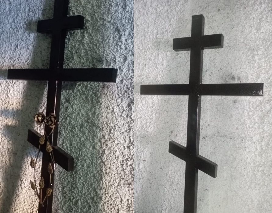 Оградки, столики, кресты, лавочки.