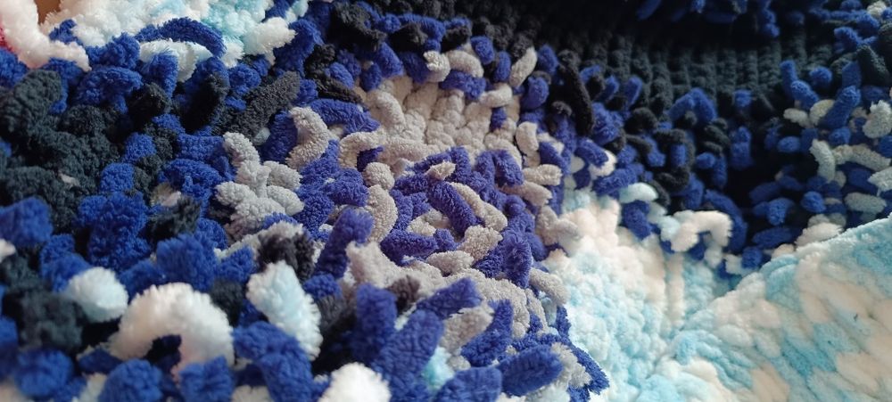 Продаю плед из Ализе пуффи Беззубик