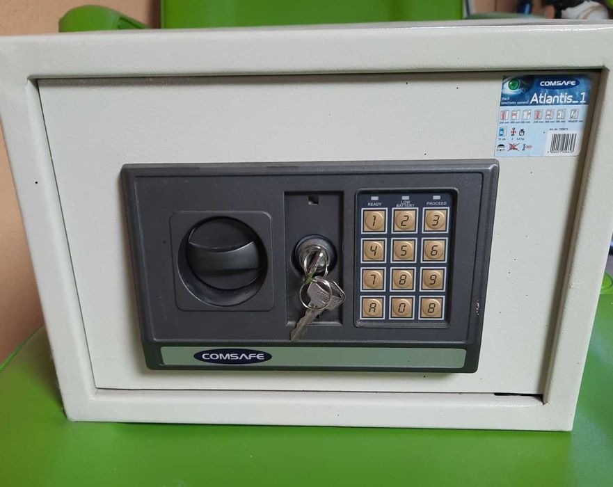Vand seif Comsafe Atlantis 1 alb cu pin si cheie